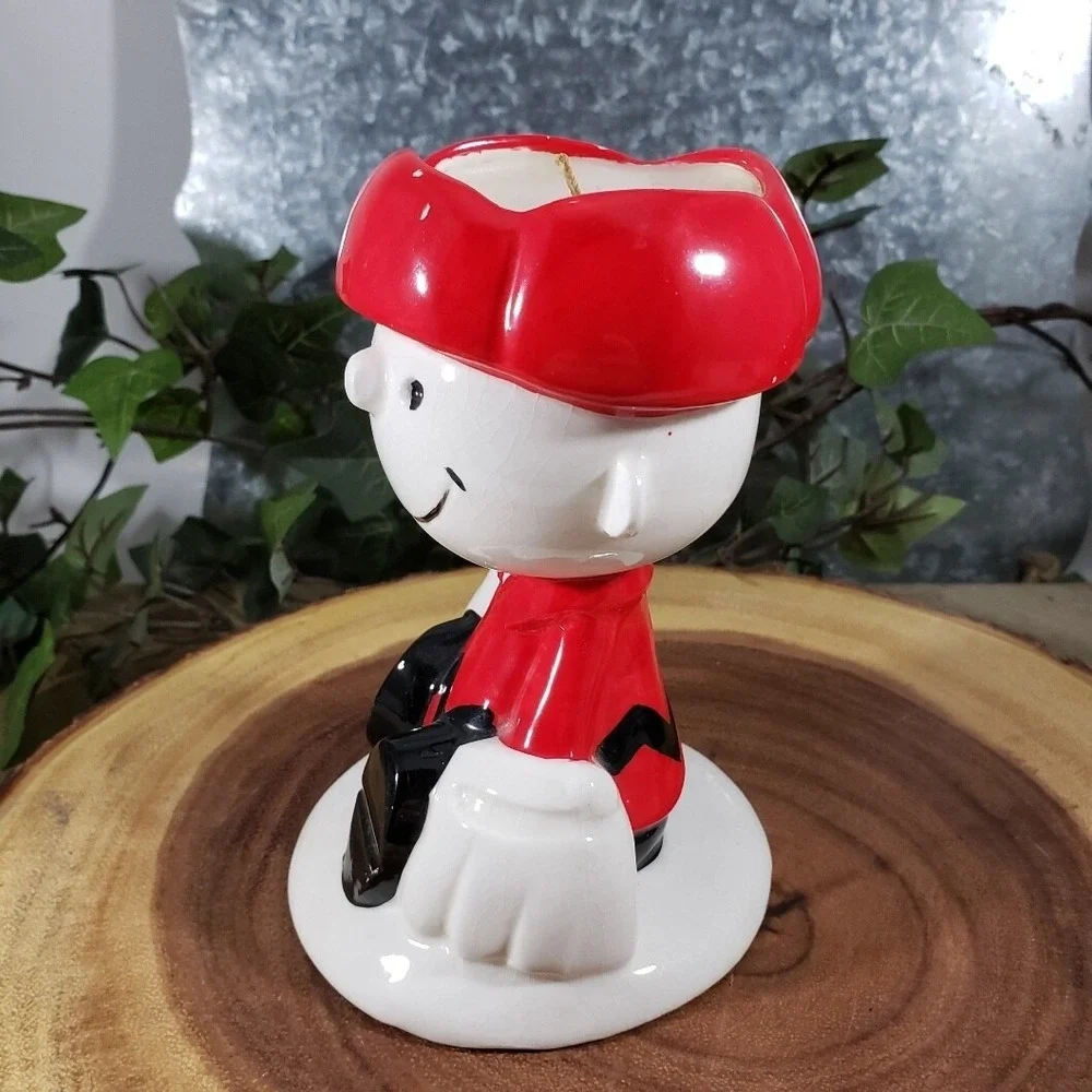 Vintage‎ Charlie Brown Candle Holding a Bat & Glove Wearing Red Baseball Cap